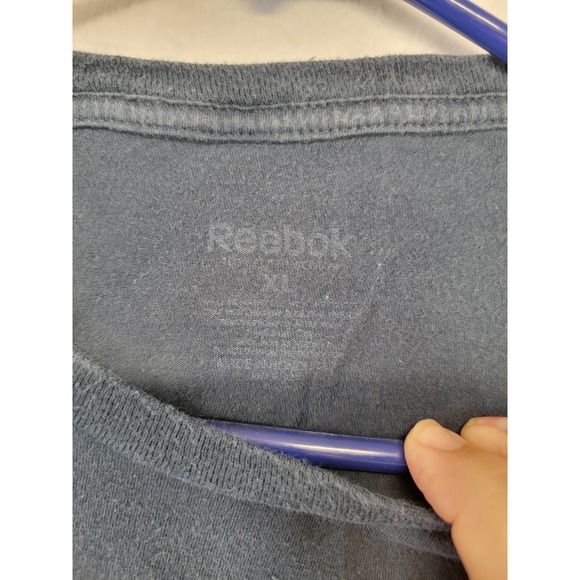 Reebok Vintage black tshirt with blue and white skull design, sz XL - Picture 5 of 5